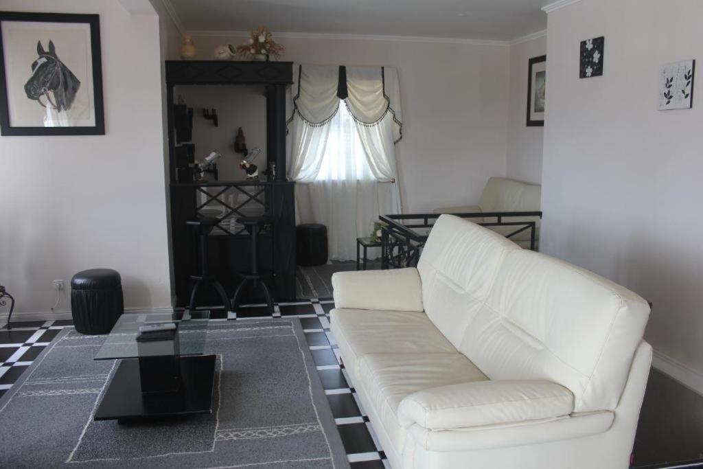 Moradia Familiar Novavista - T3 Hostel มาดาลีนา ภายนอก รูปภาพ